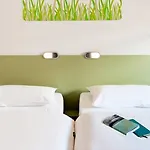 Отель Ibis Budget Centre Les Ports 2*