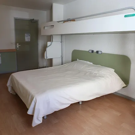 Ibis Budget Sur Centre Les Ports Hotel 2*