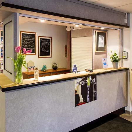 Hotel Ibis Budget Sur Centre Les Ports 2*