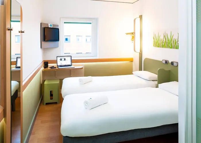 Ibis Budget Sur Centre Les Ports Hotel 2*