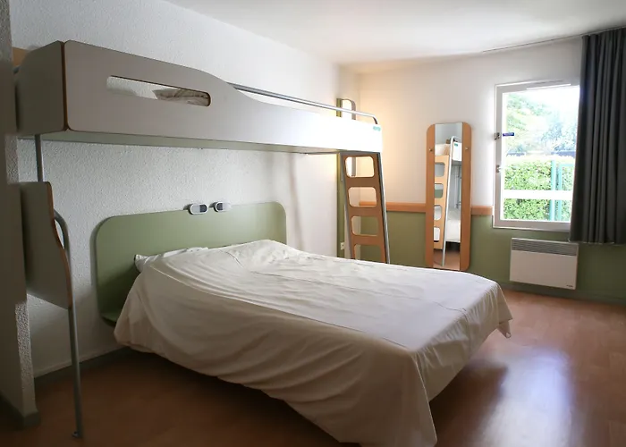 Hotel Ibis Budget Sur Centre Les Ports 2*