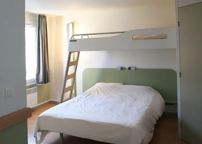 Ibis Budget Sur Centre Les Ports Hotel 2*