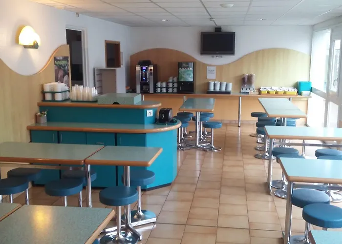 Ibis Budget Sur Centre Les Ports Hotel 2*